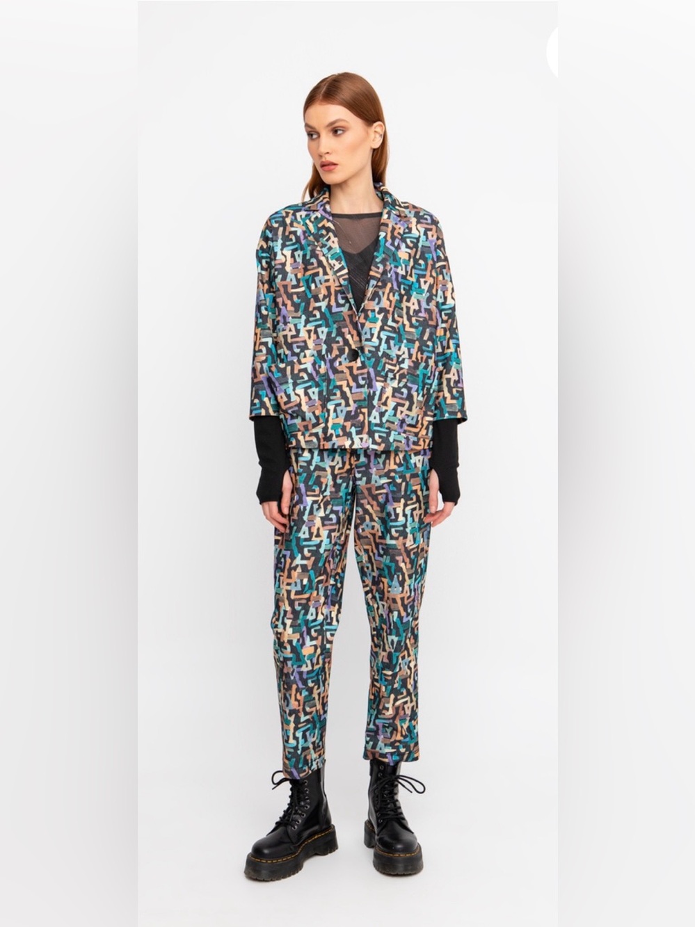 OZAI N KU Cotton blazer, three-quarter sleeves, waist-length in a wider fit.